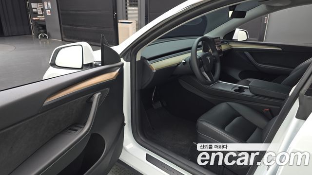 Tesla Model Y 2023 — photo 13
