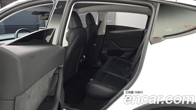 Tesla Model Y 2023 — photo 17