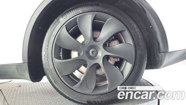Tesla Model Y 2023 — photo 7