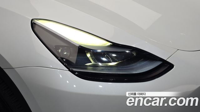 Tesla Model Y 2023 — photo 8