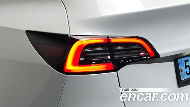 Tesla Model Y 2023 — photo 9