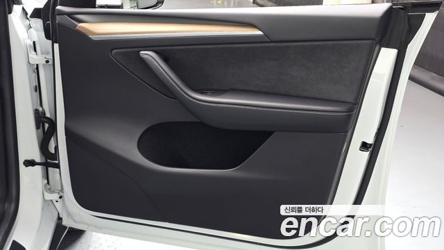 Tesla Model Y 2023 — photo 15