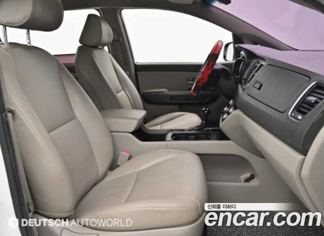 Kia Canival 2016 — photo 10