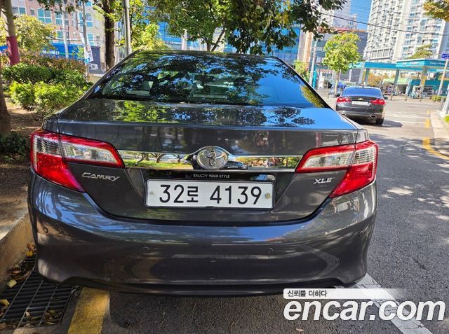 Toyota Camry 2014 — photo 2