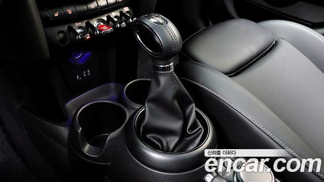 Mini Cooper 2018 — photo 9