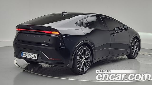 Toyota Prius 2026 — photo 2