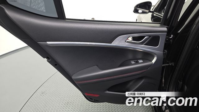 Genesis G70 2018 — photo 15