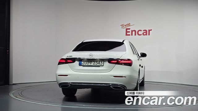 Mercedes-Benz E-Class 2021 — photo 4