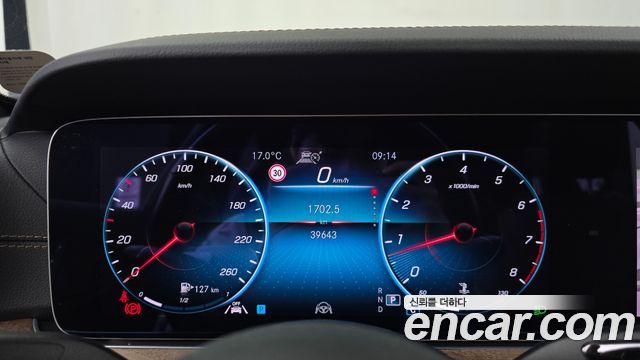 Mercedes-Benz E-Class 2021 — photo 11