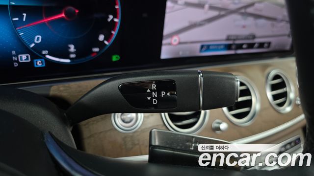 Mercedes-Benz E-Class 2021 — photo 12