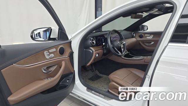 Mercedes-Benz E-Class 2021 — photo 13