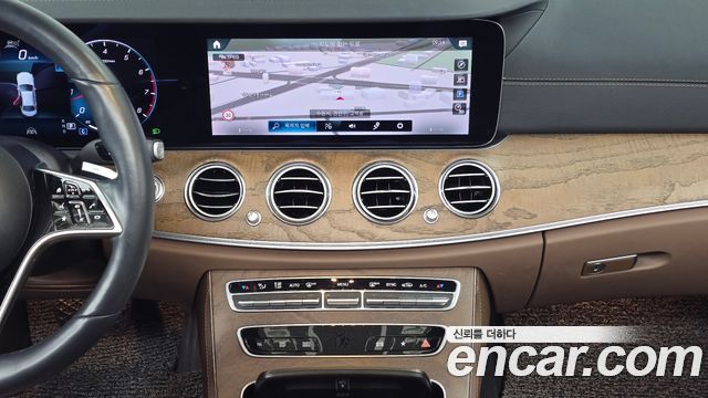 Mercedes-Benz E-Class 2021 — photo 18