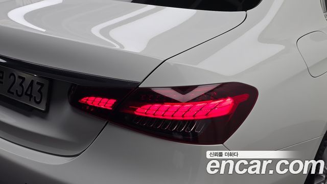 Mercedes-Benz E-Class 2021 — photo 9