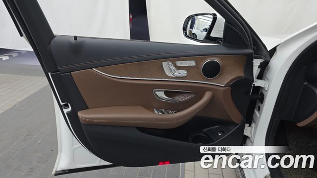 Mercedes-Benz E-Class 2021 — photo 14