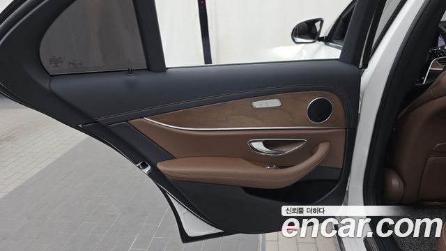Mercedes-Benz E-Class 2021 — photo 15