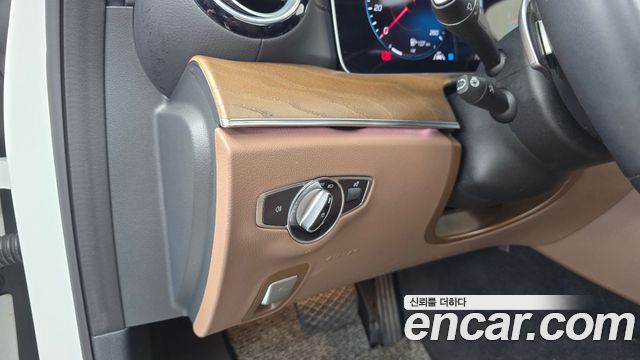 Mercedes-Benz E-Class 2021 — photo 27