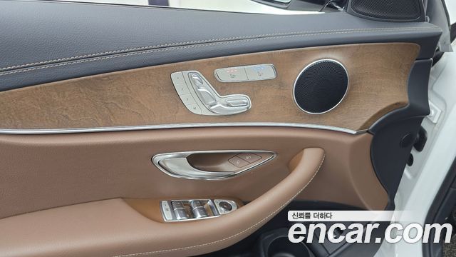 Mercedes-Benz E-Class 2021 — photo 29