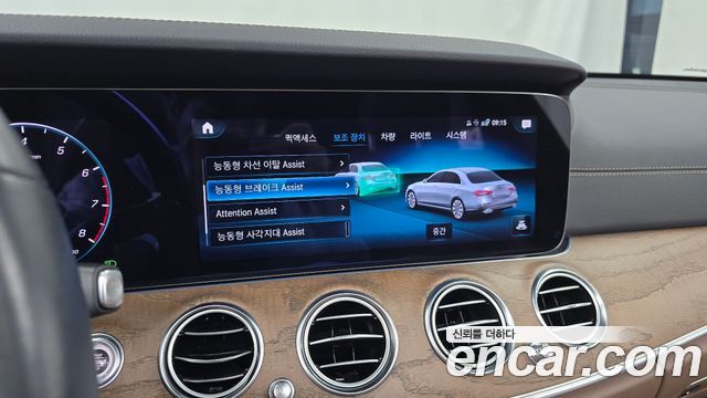 Mercedes-Benz E-Class 2021 — photo 32