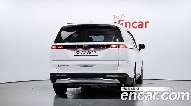 Kia Canival 2021 — photo 4
