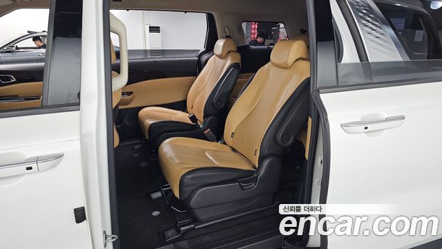 Kia Canival 2021 — photo 17