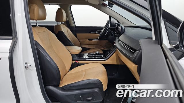 Kia Canival 2021 — photo 16