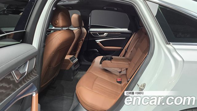 Audi A6 2022 — photo 17