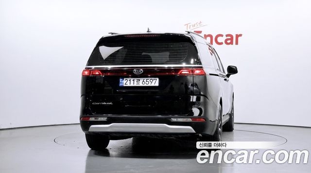 Kia Canival 2021 — photo 4