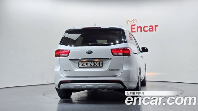 Kia Canival 2016 — photo 4