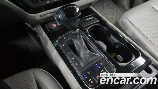 Kia Canival 2016 — photo 9