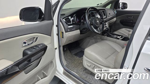 Kia Canival 2016 — photo 10