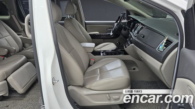 Kia Canival 2016 — photo 11