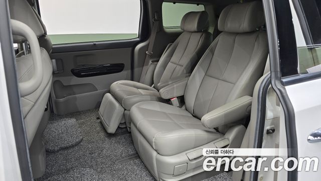 Kia Canival 2016 — photo 12