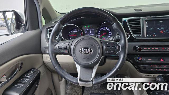 Kia Canival 2016 — photo 13