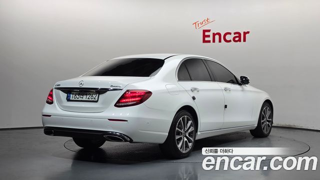 Mercedes-Benz E-Class 2019 — photo 2