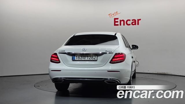 Mercedes-Benz E-Class 2019 — photo 4