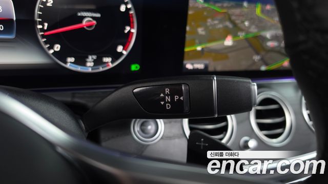 Mercedes-Benz E-Class 2019 — photo 12