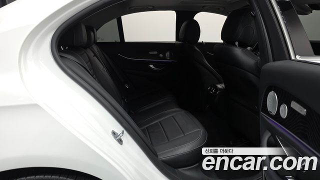 Mercedes-Benz E-Class 2019 — photo 17