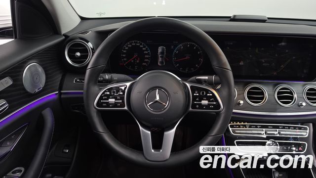 Mercedes-Benz E-Class 2019 — photo 18
