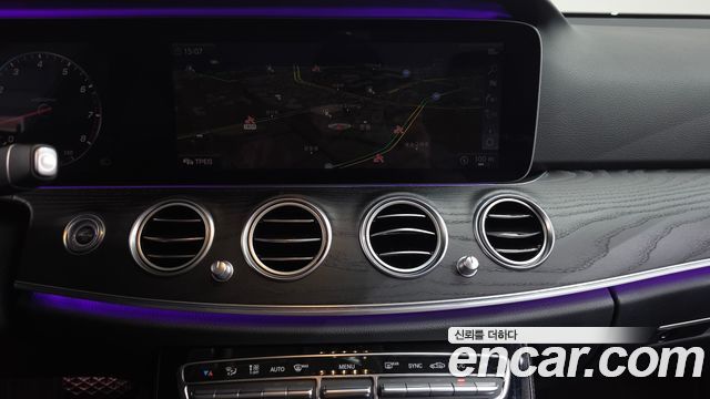 Mercedes-Benz E-Class 2019 — photo 19