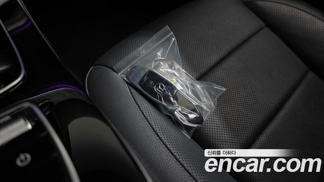 Mercedes-Benz E-Class 2019 — photo 21