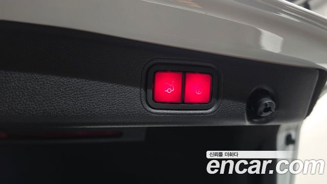 Mercedes-Benz E-Class 2019 — photo 25