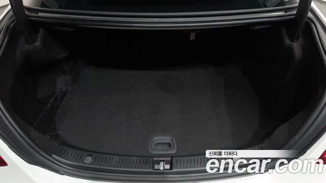 Mercedes-Benz E-Class 2019 — photo 26
