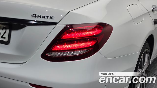 Mercedes-Benz E-Class 2019 — photo 9