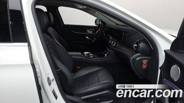 Mercedes-Benz E-Class 2019 — photo 16