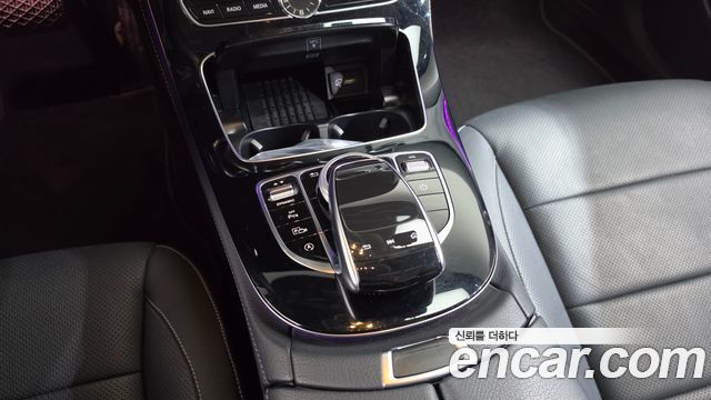 Mercedes-Benz E-Class 2019 — photo 28