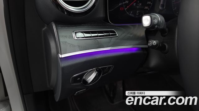 Mercedes-Benz E-Class 2019 — photo 30