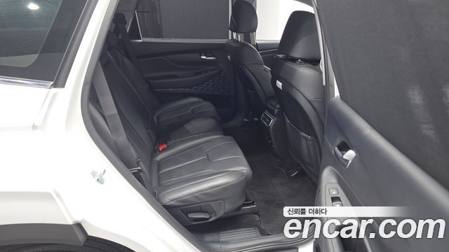 Hyundai Santafe 2023 — photo 17