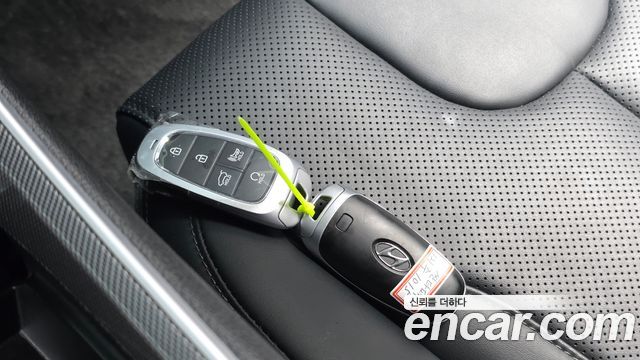 Hyundai Santafe 2023 — photo 22