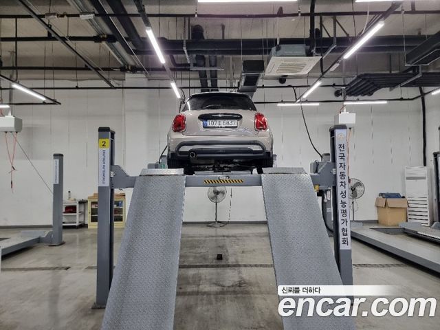 Mini Cooper 2024 — photo 2