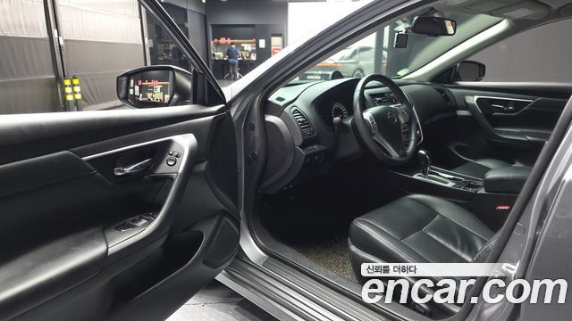 Nissan Altima 2017 — photo 13
